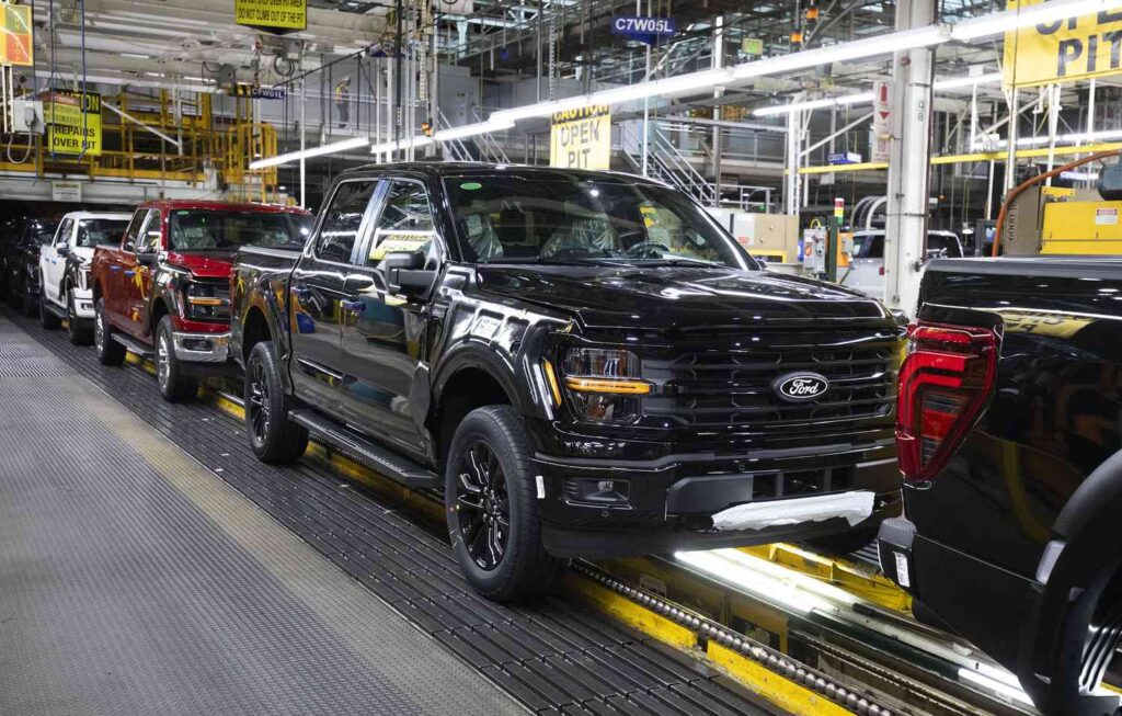 Ford Stock Drops as Automaker Projects Lower Earnings, Offsetting Upbeat Q4 Results