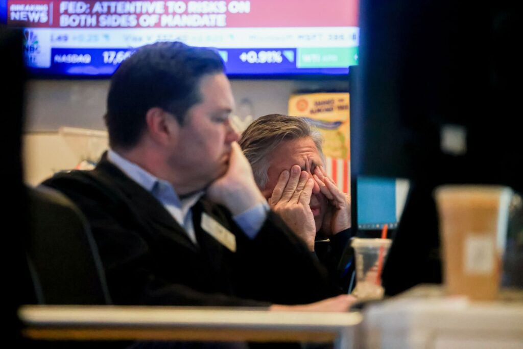Investors Are Gripped by Fear and Distrust, But Hold Onto Favorite Stocks