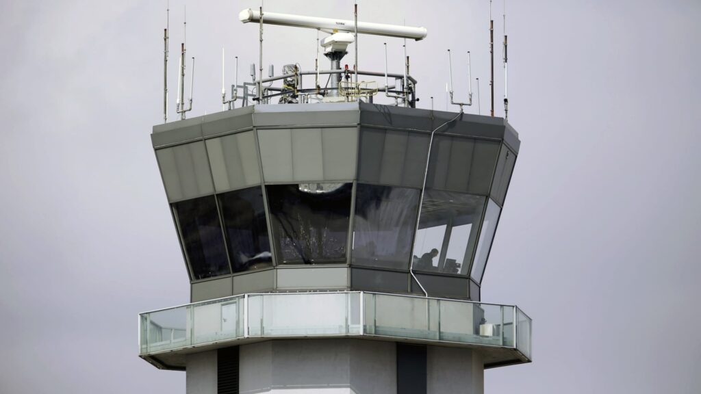 Aviation industry pushes for air traffic improvements, more hiring
