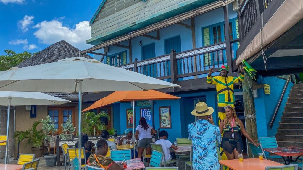 Carnival Cruise Line passenger shares timely warning