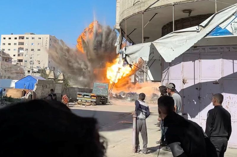 Israel kills Hamas official in Gaza, mobilises ground forces