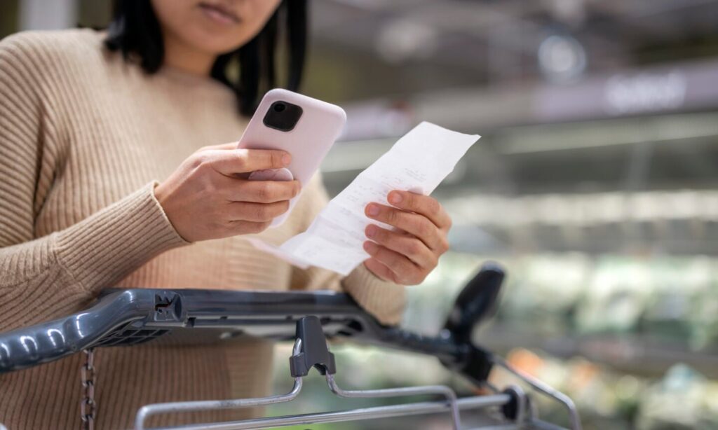 Adult, Female, Grocery Store