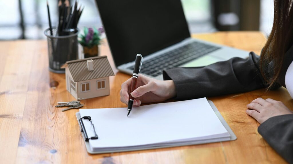What Are the Benefits of Using a Mortgage Broker?