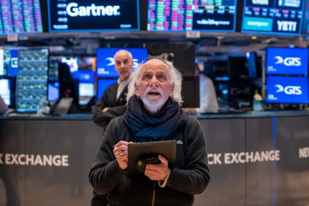 More S&P 500 Companies Are Giving Downbeat Outlooks
