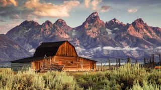 picture of a barn in Wyoming
