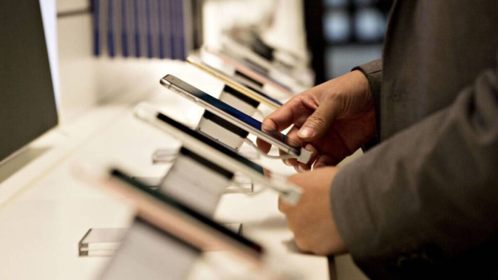 Apple makes surprising move amid high China tariffs