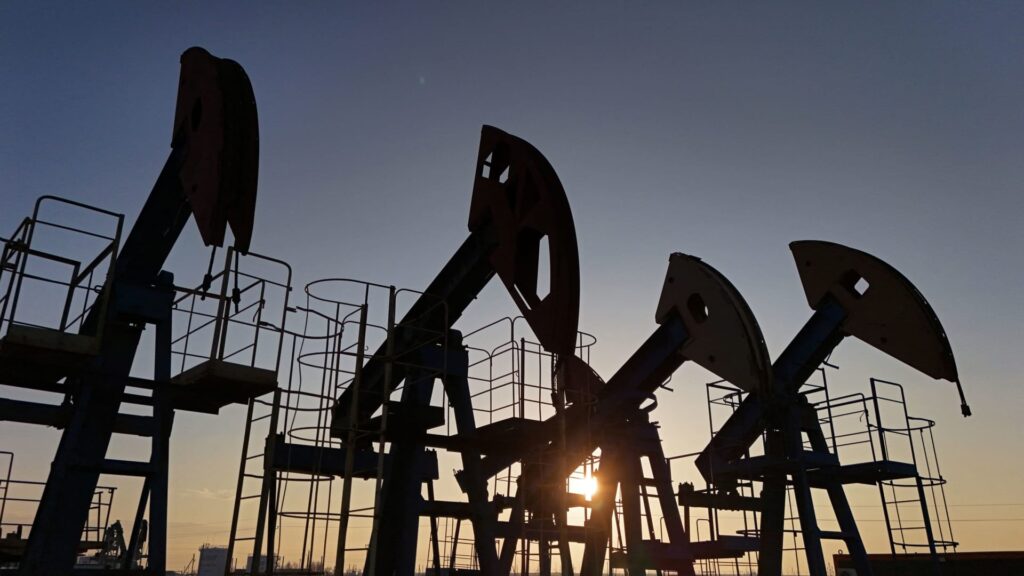 Crude falls further on trade war fears