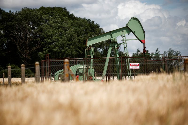 Oil prices rise on short-covering, but tariff worries linger