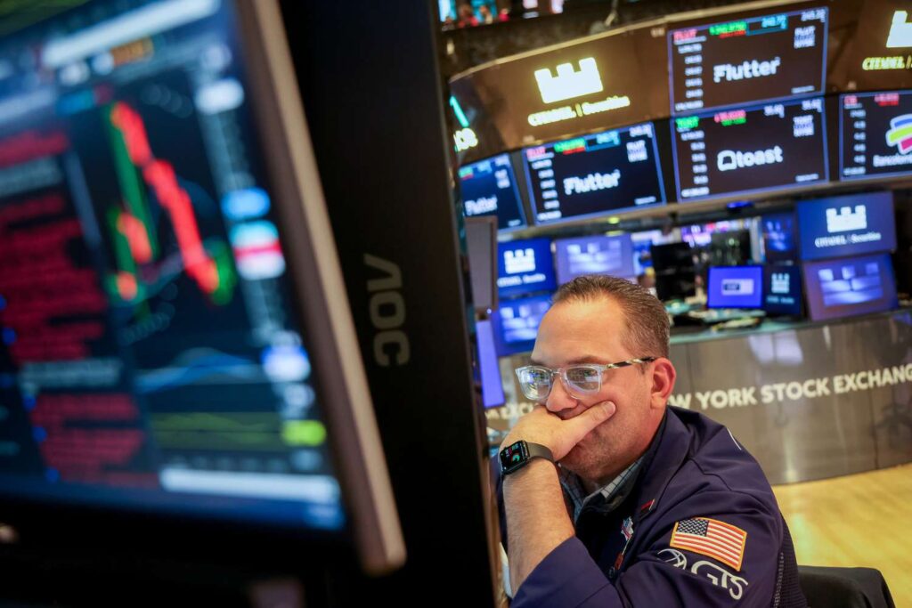 Index Pulls Back Early Climb Amid Anticipation of Trade Talks