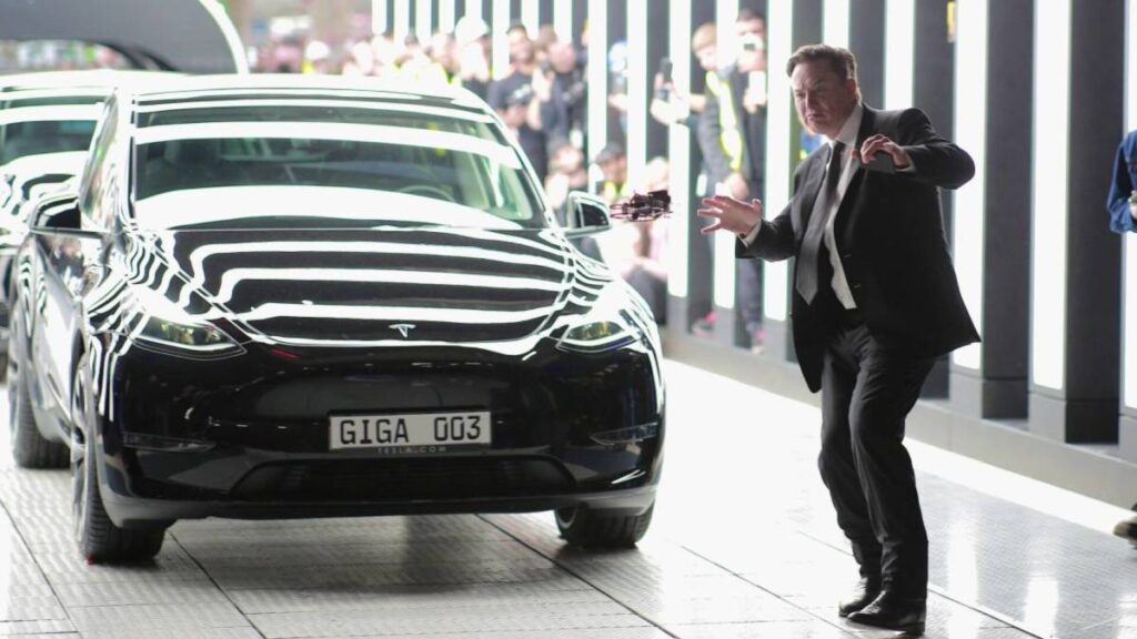 Analyst sets eye-popping Tesla stock price target