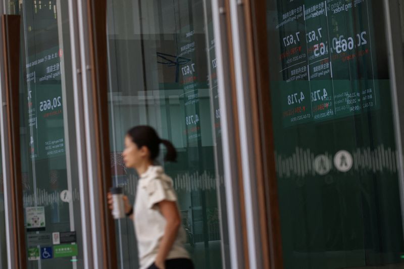 Dollar under pressure and all eyes on Treasuries as U.S. fiscal anxiety rises