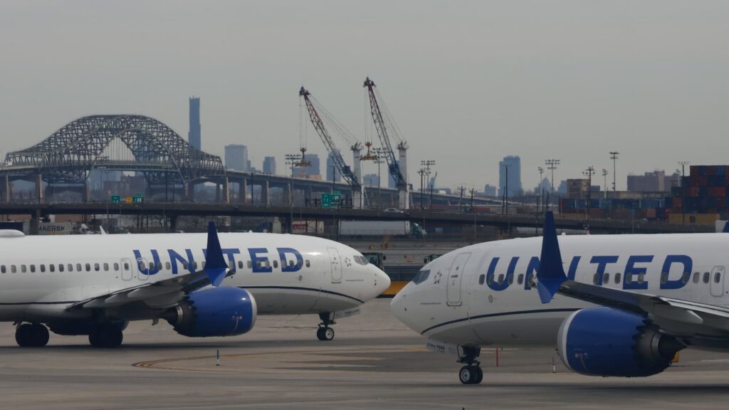 United Airlines blames FAA for hundreds of Newark flight disruptions