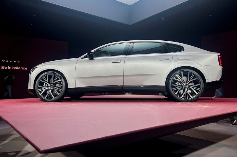 Volvo Cars sales fall 11% in April