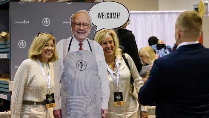 Warren Buffett sells stocks for tenth quarter in a row