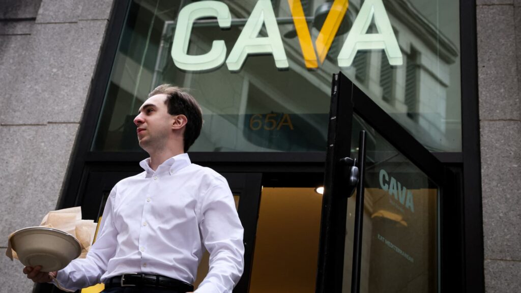 Fast-casual restaurants lean on loyalty programs amid consumer pullback