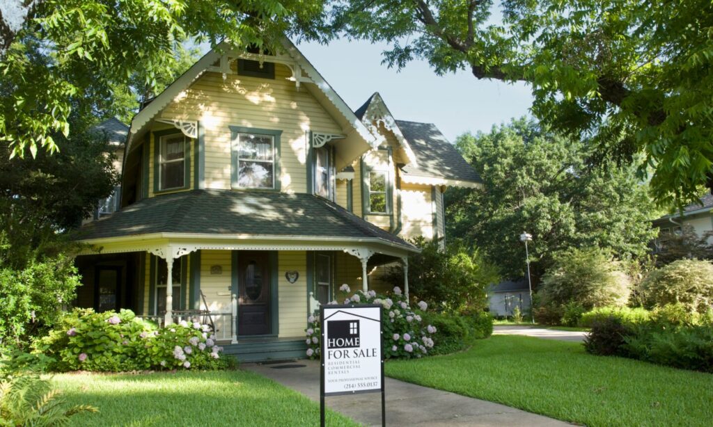 Weekly Mortgage Rates Barely Budge, With No Signs of Falling