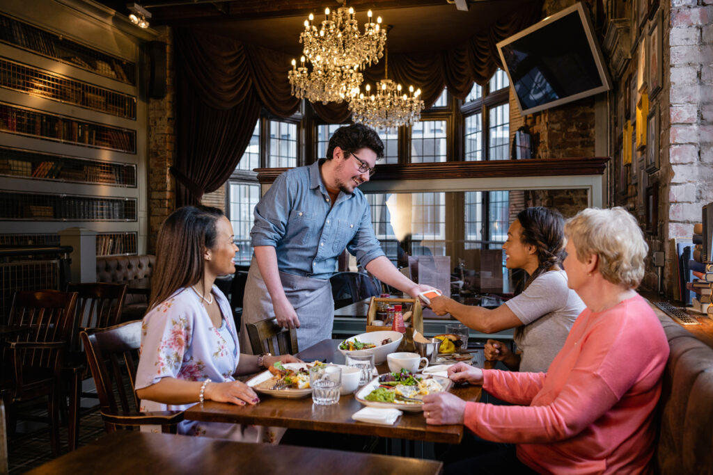 2 No-Brainer Restaurant Stocks to Buy Right Now