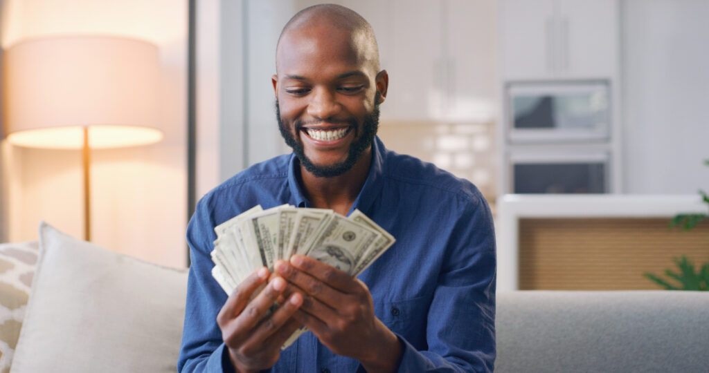 3 Top Dividend Stocks to Buy in August