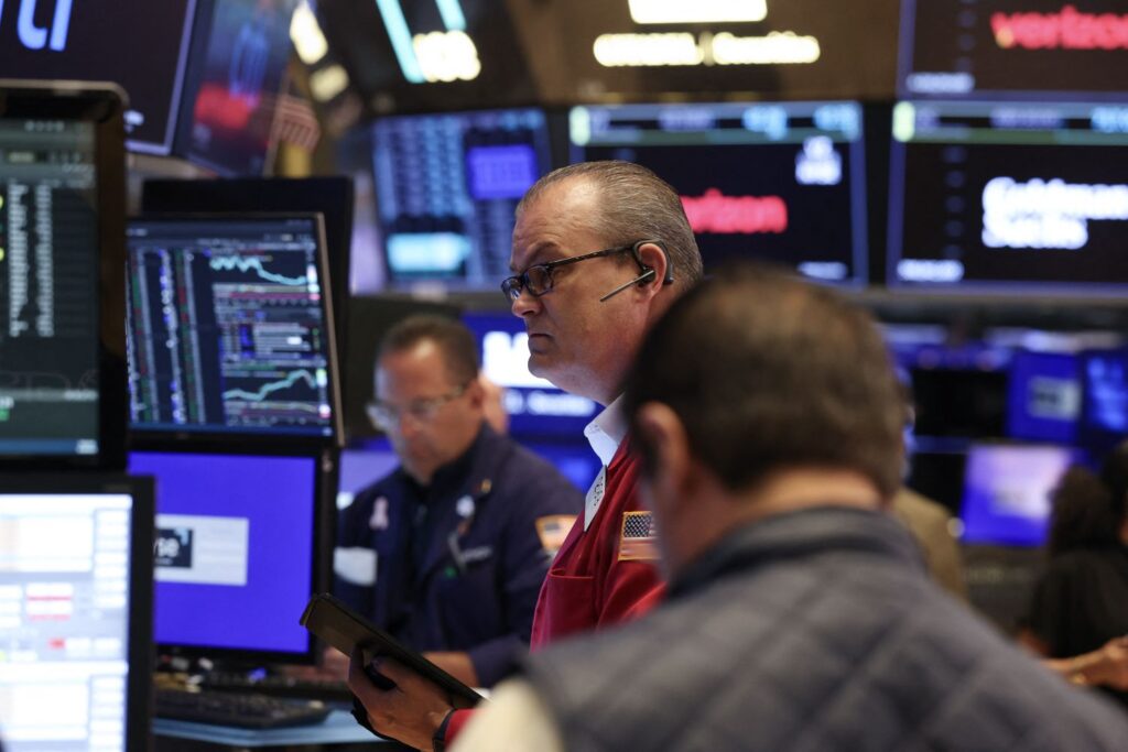 Stocks Close Lower as Tech Sector Slump Continues; Gold Surges to Record High