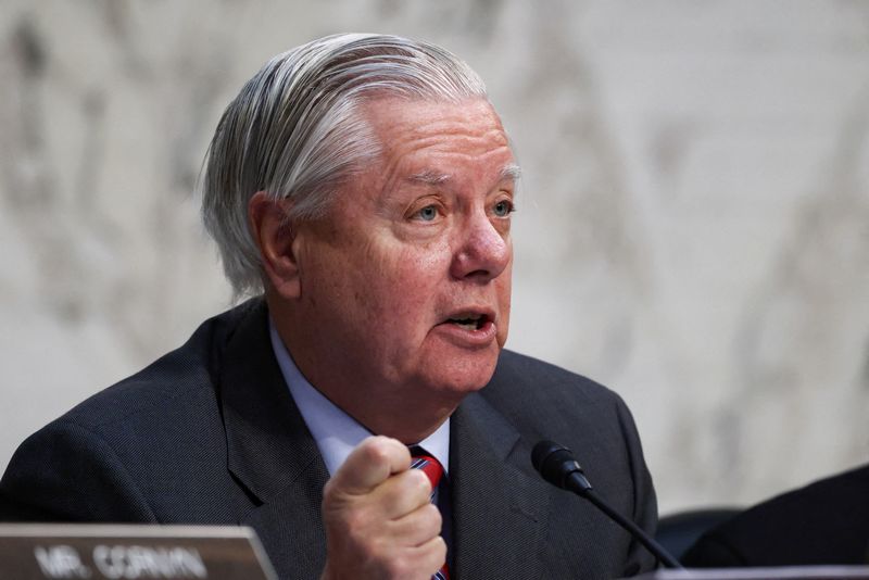 US lawmakers to seek adding Russia sanctions to funding bill