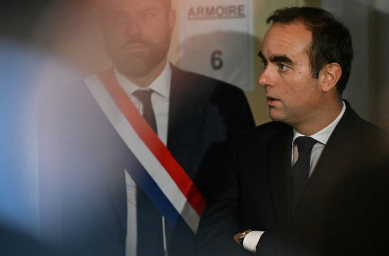 French presidency unveils new cabinet as budget pressure intensifies