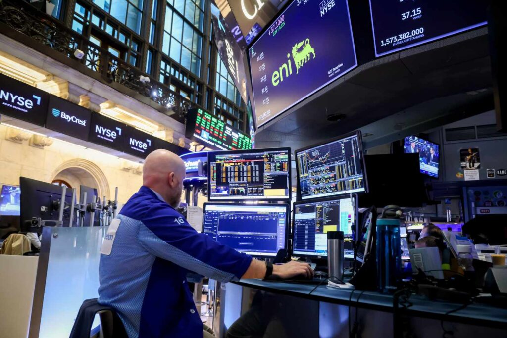 S&P 500 Rebounds From Early-Session Decline, Dow Jumps 500 Points as Stocks Extend Rally