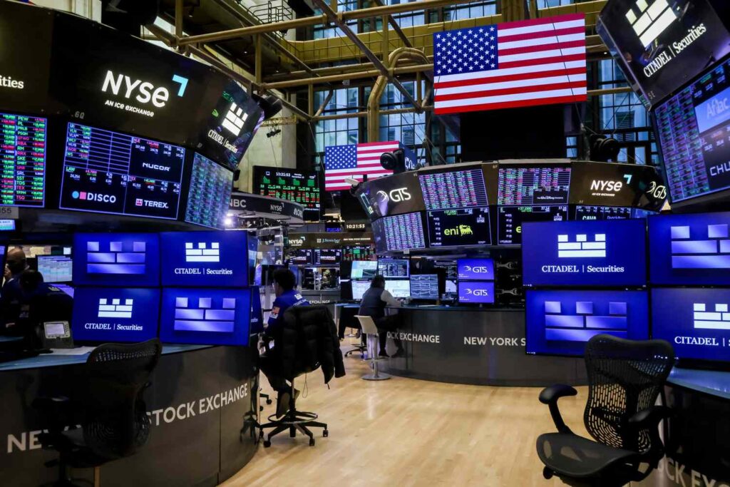 Stock Futures Point Sharply Lower as Tech Selloff Continues; Bitcoin Falls to Lowest Level Since May