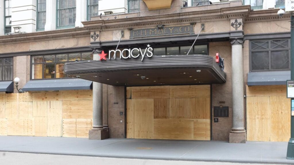 Major retailers plan sweeping store closures for 2026