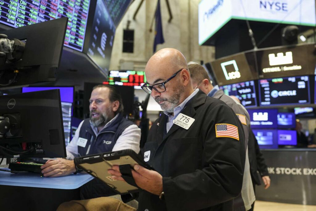 Stocks Finish Higher for 2nd Straight Day on Eased Greenland Tensions; Gold Sets Fresh All-Time High