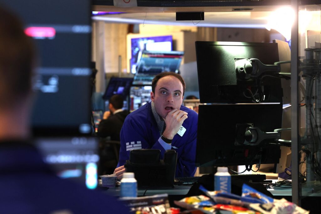 Stock Indexes Gain to Begin Big Tech Earnings, Fed Decision Week; Gold Tops $5,000 for First Time