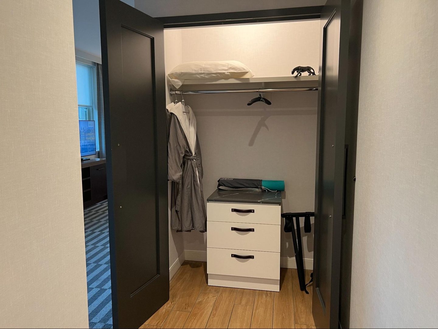 Furniture, Indoors, Computer Hardware