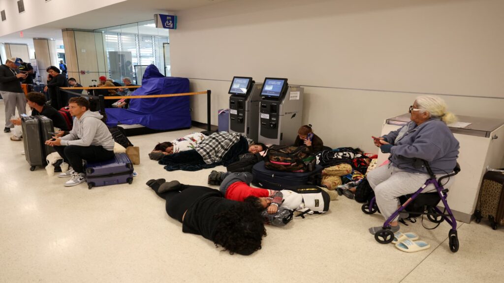 Airlines cancel hundreds of Caribbean flights after U.S. attacks on Venezuela
