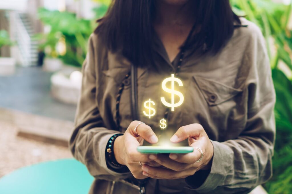 A woman uses a fintech app on her mobile phone.