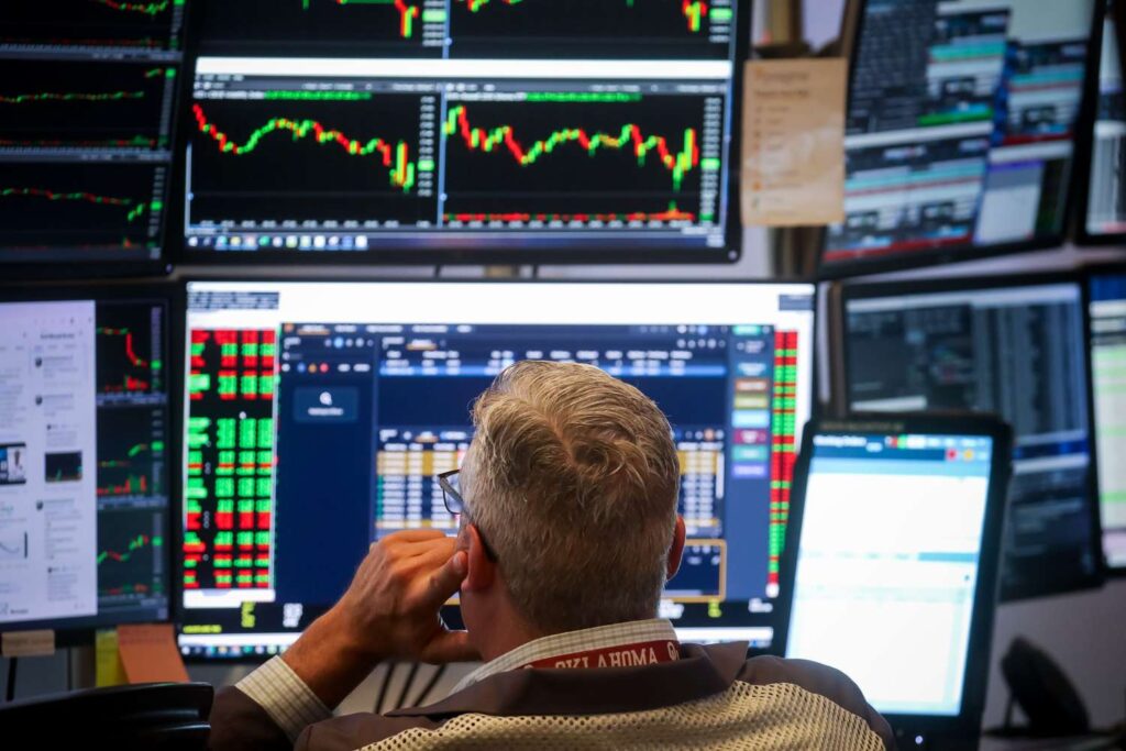Dow Hits Fresh Record High as Major Indexes Rise; Treasury Yields Fall After Delayed Retail Sales Data Comes in Below Expectations