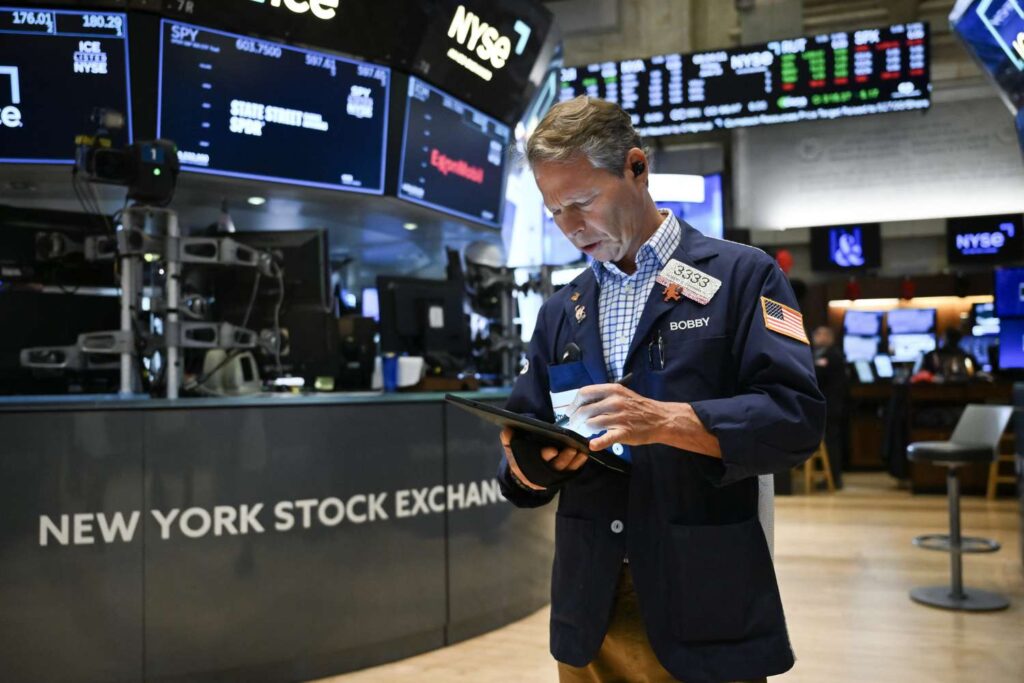 Major Indexes Drop as Investors Weigh Earnings, Economic Data; AppLovin, Cisco Declines Hit Nasdaq