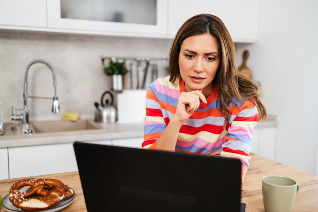 As Stocks Slide, Here’s Where to Put $10K—Or More—for Safer but Solid Returns