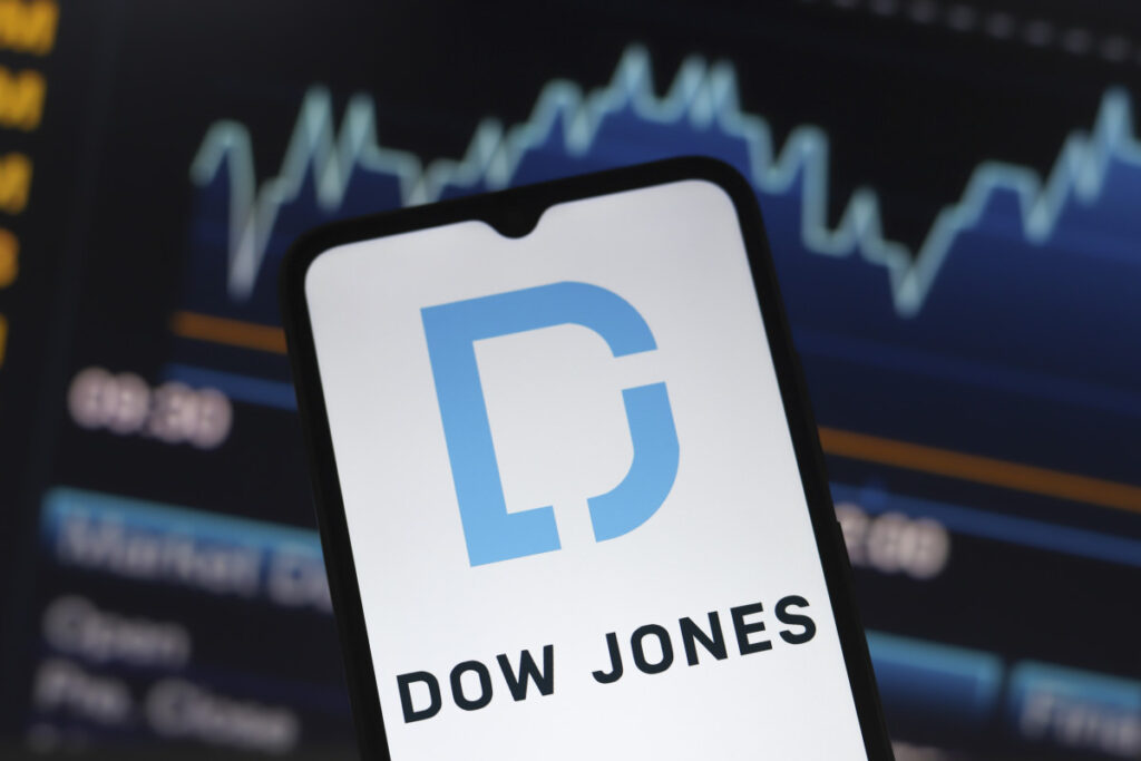 How does the Dow Jones perform during stock market crashes?