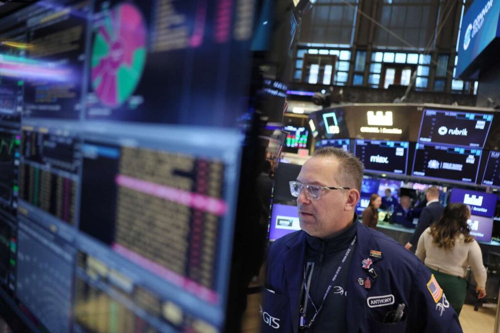 Markets React to Developments in Iran; Nasdaq, S&P 500 Turn Positive; Oil, Treasury Yields Jump, Safe-Haven Gold Gains