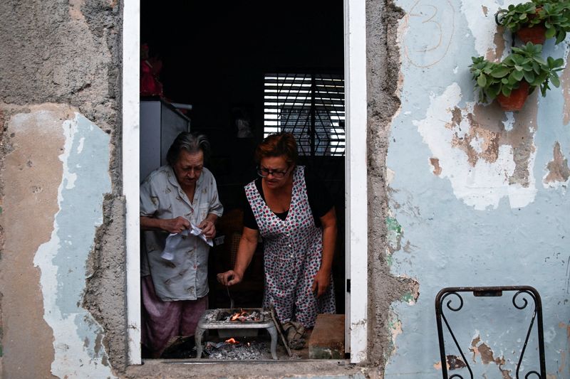 Cuba begins recovery efforts after second grid collapse in a week