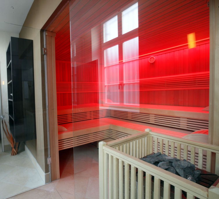 (GERMANY OUT) Koeln Lindenthal, Elisabeth-Krankenhaus, Wellness und Behandlungsbereich der Medicoreha in Koeln, Sauna (Photo by Frank Ossenbrink/ullstein bild via Getty Images)