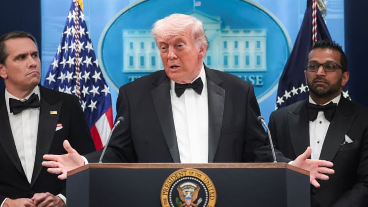 Pres. Trump spoke with officer shot at WH Correspondents' Dinner, says he is in 'great shape'
