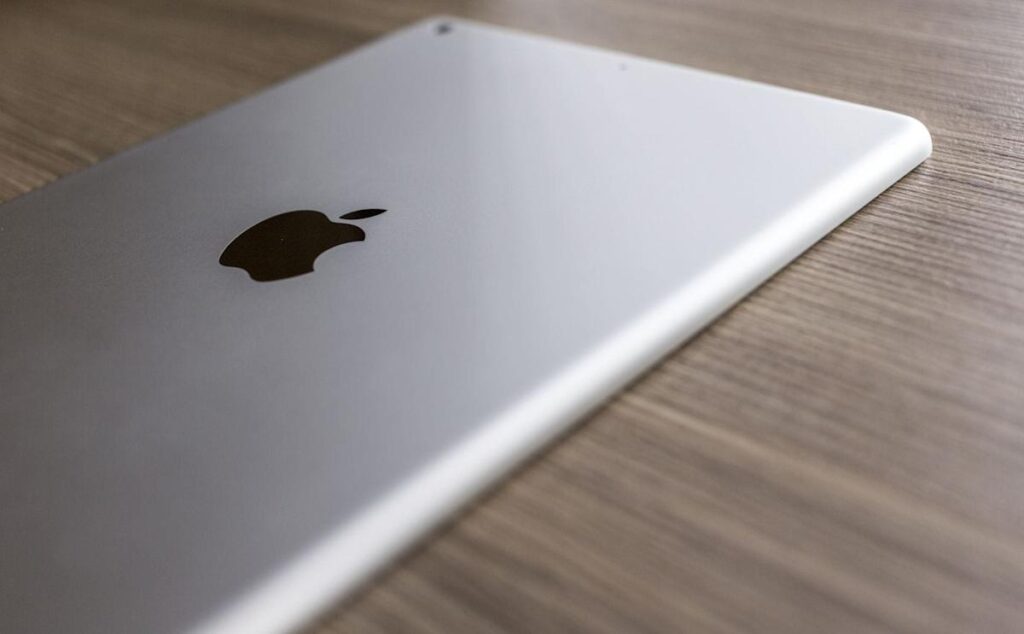 Apple Stock: Analyst Estimates & Ratings