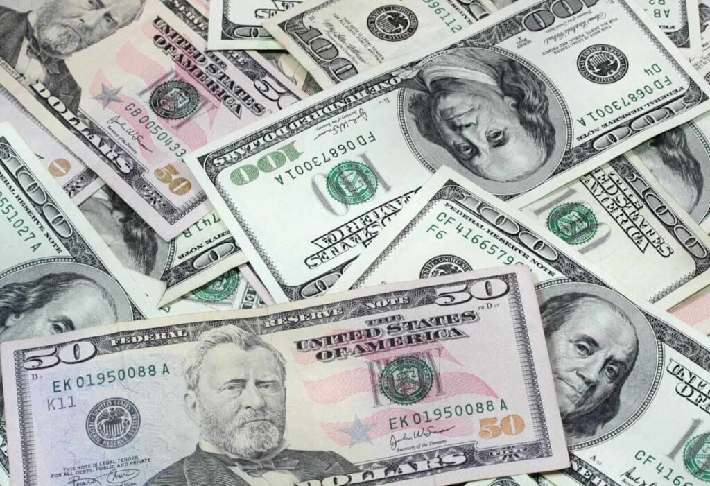 Dollar Climbs on Fears of a Prolonged Iran War