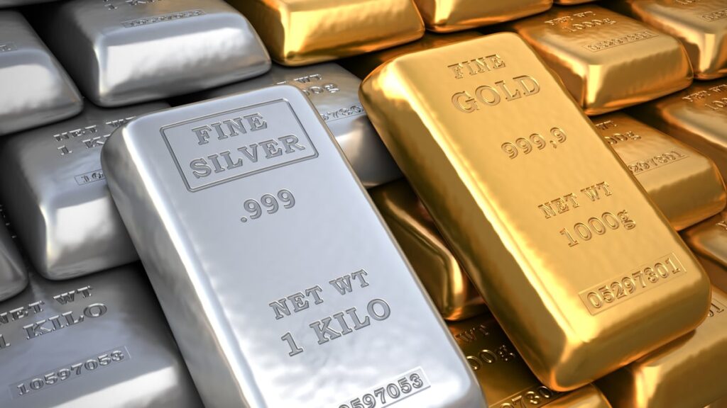 Bars of silver and gold stacked up next to each other.