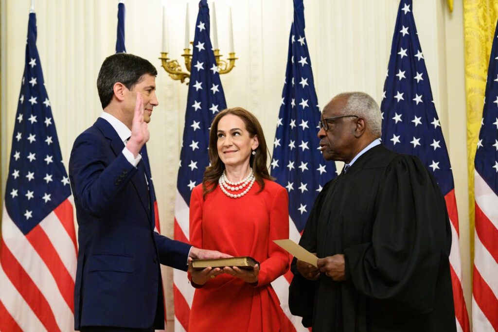 Kevin Warsh being sworn in by Justice Clarence Thomas in the East Room of the White House.