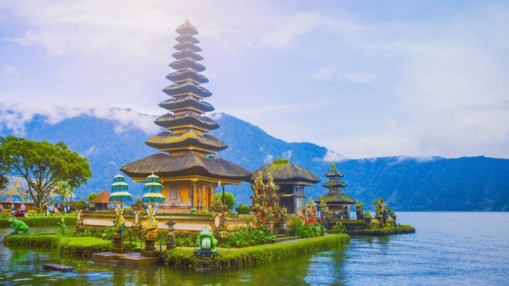 Another travel agency loses license, 200 travelers stranded