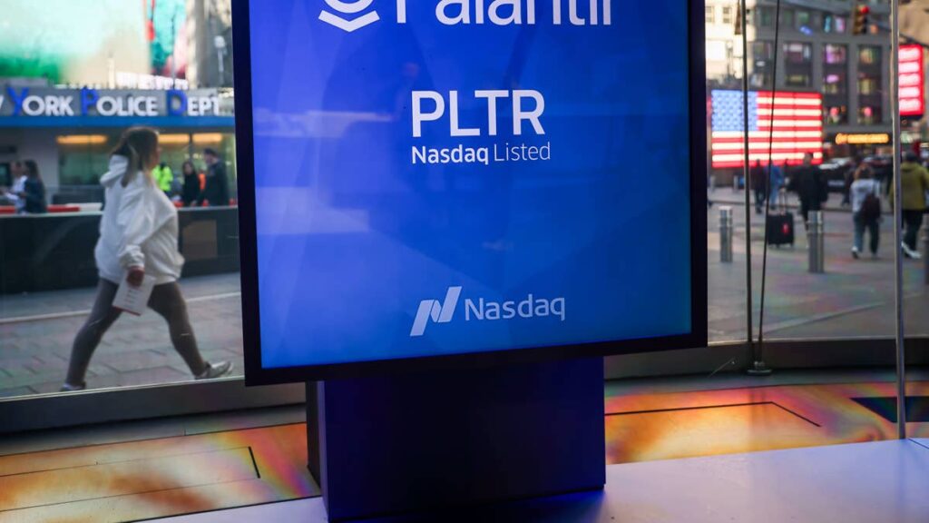 Palantir resets annual forecast on strong U.S. government demand