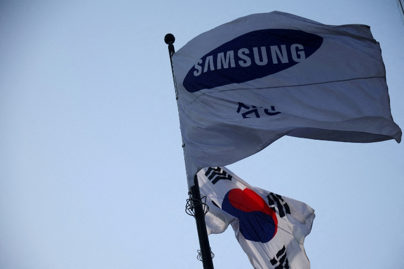 Samsung Electronics, union hold last-ditch talks to avert strike threatening global supply chains