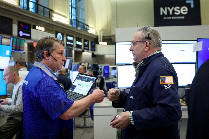 Stock indexes ease with tech shares while oil prices gain