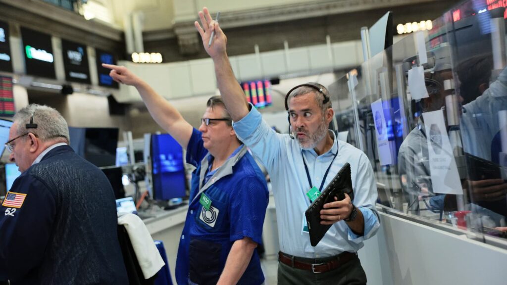 Wall Street set for a winning week